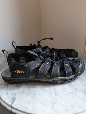 KEEN Men’s Black Closed-Toe Sandals - Rugged Outdoor Comfort Size 8.5